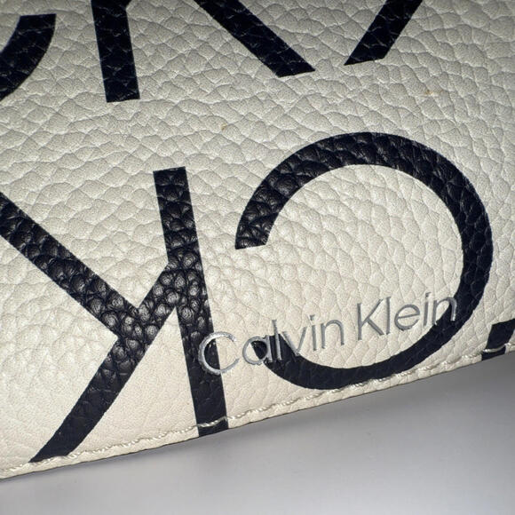 Calvin Klein White Blue Ombré Crossbody Drawstring Bucket Bag Purse Handbag Logo - Picture 2 of 6